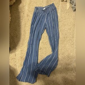 Flowy dressy pants that are comfortable for the beach, or light summer day!